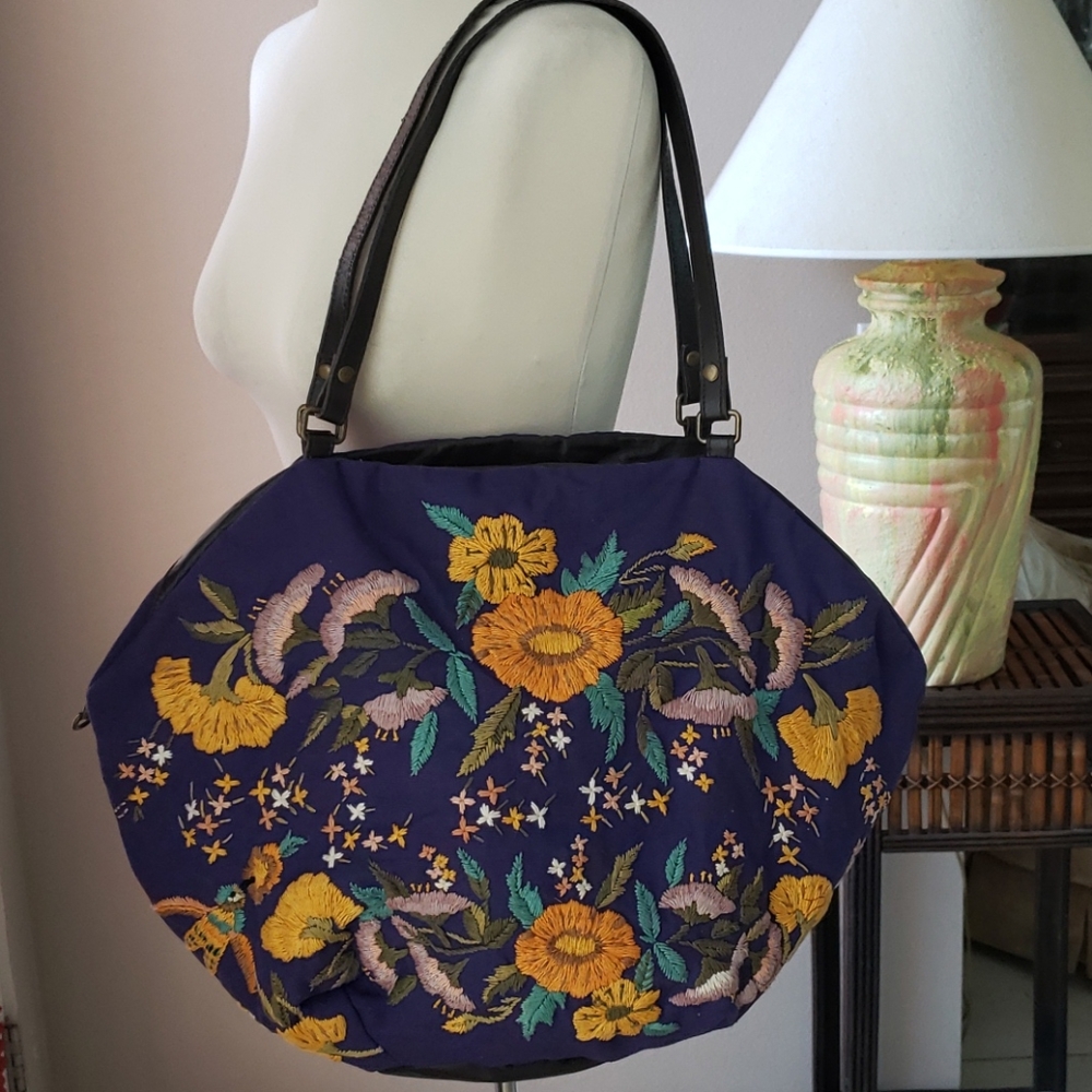 NEST Fragrances Purple Embroidered Floral Tote with Black Straps